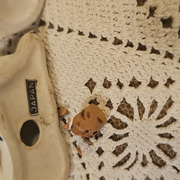 Mid-century Ceramic Japanese  Kitschy Salt and Pepper Shakers - Picture 5 of 8